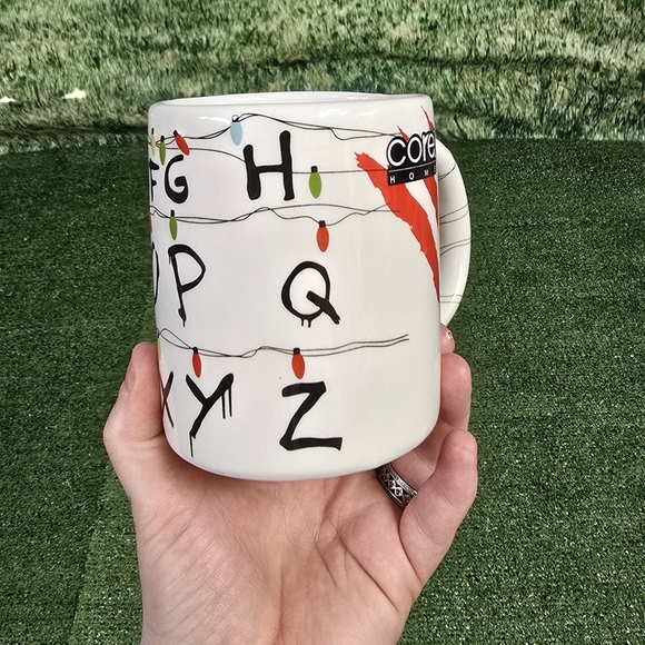 Stranger Things Core Home Christmas String Lights 18fl.oz Mug NEW! - Picture 6 of 11